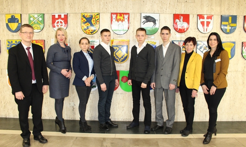Bürgermeisterin Bärbel Weist (2.v.r.) begrüßte die jungen Besucher aus Togliatti im Rathaus. Foto: Eva Sorembik