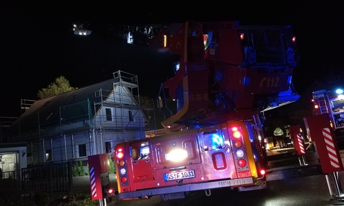 Die rückwärtige Einsatzstelle in Immenrode wird ausgeleuchtet. Foto: Feuerwehr Goslar