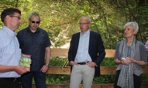 Am Mittwochnachmittag übergaben Landrätin Christina Steinbrügge, Maik Lohmann, Samtgemeinde-Bürgermeister Oderwald, sowie Dr. Henning Zellmer, Leiter der Geopark-Geschäftsstelle Königslutter und Christian Böttcher vom Landkreis Wolfenbüttel den "Geopfad Oderwald" wieder seiner Bestimmung. Fotos: Anke Donner 
