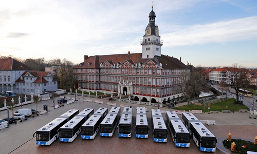 Die neuen Busse aus der Vogelperspektive. Foto: Stadt Wolfenbüttel, weitere Fotos und Podcast: Alexander Dontscheff