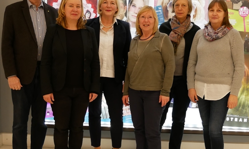 Dr. Alfred Henning (stellvertretender Vorsitzender), Katharina Lienau (Lessingtheater), Ulrike Andrulat (Schatzmeisterin), Elke Wesche (Vorsitzende), Margarete Schwanhold (Schriftführerin), Kathrin Lips (Geschäftsstelle) Foto: Kulturbund Wolfenbüttel