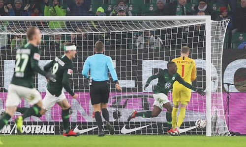 Das Tor des Tages: Jerome Roussillon und seine Bundesliga-Premiere. Fotos: Agentur Hübner