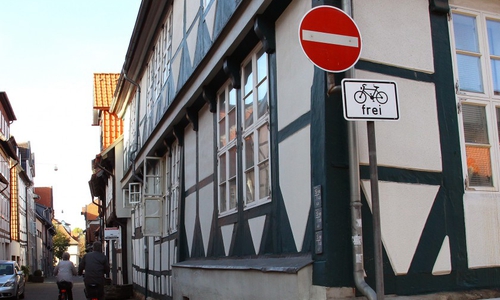 Die Wolfenbütteler Stobenstraße dürfen Radfahrer schon seit einiger Zeit in beiden Richtungen befahren. Foto: Stadt Wolfenbüttel