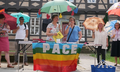 Susanne Ohse ruft am Tag des Flüchtlings zum Schutz der Flüchtlinge auf. Foto: Alexander Panknin