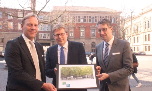 Jan Tangerding, Heinz-Georg Leuer und Gerold Leppa stellten am Dienstag die Citykampagne "Ist schön. Wird schön." vor. Foto: Anke Donner 