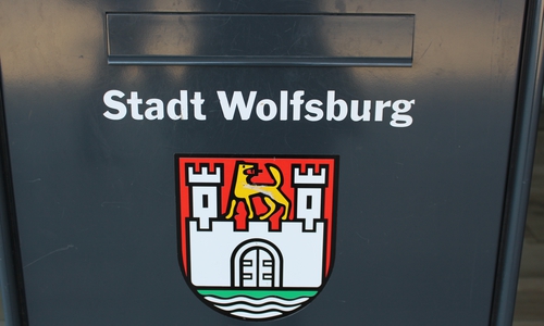 Bis Anfang September können Fahrzeuge nur im Rathaus zugelassen werden. Symbolbild: Magdalena Sydow 