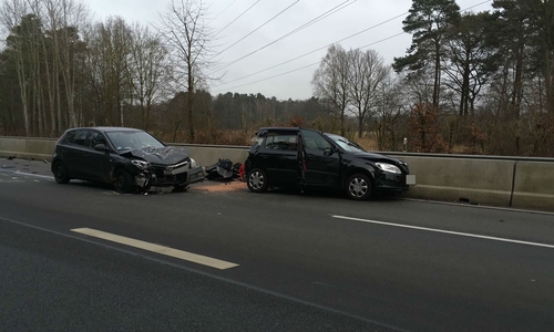 Auf der B4 bei Ausbüttel krachte es. Foto: Christoph Böttcher