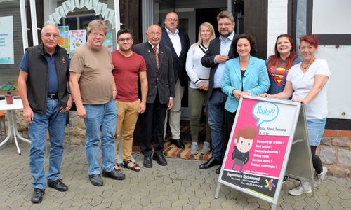 Carola Reimann und Marcus Seidel besuchten das Jugendbüro „Rückenwind“ in Osterode. Foto: SPD