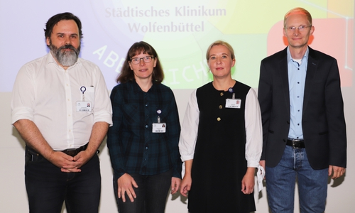 Ulf Glockenthör vom Qualitäts- und Risikomanagement des Klinikums, Annette Seyffert, Apothekerin im Klinikum, Isabel Abel, Stationsleitung in Klinikum und Dr. Christian Gubbe, Oberarzt der Inneren Medizin - Kardiologie im Klinikum (v. li.). Fotos (3): Städtisches Klinikum Wolfenbüttel