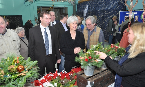 Bernd Schauder (von links), Christiana Steinbrügge und Klaus Bätcke werden den Basar eröffnen. Foto: Lebenshilfe