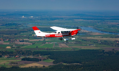 In Hildesheim ist ein Flugzeug des Feuerwehr-Flugdienstes Niedersachsen stationiert. Von hier werden großflächige Schadenslagen wie Waldbrände erkundet und festgestellt. Fotos: Rainer Pflugradt.
