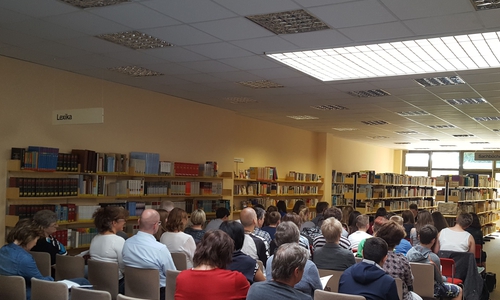 Junge Autoren des Gymnasiums Julianum präsentierten anlässlich des Welttages des Buches in der Stadtbücherei eigene ideenreiche Texte. Foto: Stadt Helmstedt