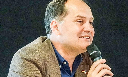 Das Bild zeigt den Bürgermeister von Wolfenbüttels Partnerstadt Sèvres, Grégoire de La Roncière. Foto: Stadt Wolfenbüttel