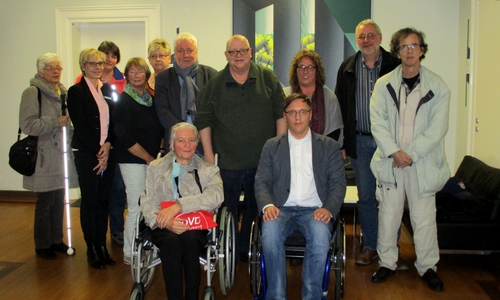 Von links nach rechts: Michaela Barnstorf, Sylvia Bender, Esther van den Heuvel, Elke Großer, Susanne Hornig, Heinz Kaatsch,  Thomas Hornig, Stephanie Schacht-Kietzmann, Ralf-Dieter Kürschner. Vordere Reihe von links nach rechts: Christina Dombrowski und Christian Kraemer. Foto: Landkreis Wolfenbüttel
