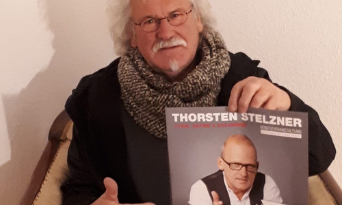 Manfred Kramer macht Werbung für die Veranstaltung am 30. November. Foto: privat