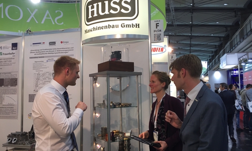 Hannover Messe 2018. Adrian Seidel (Huss Maschinenbau GmbH),  Katrin Beersen (WiReGo) und Dr. Henning Wiche (CZM). Foto: Wirtschaftsförderung Region Goslar GmbH & Co. KG
