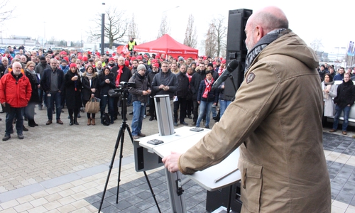 Beim Streikfreitag im März unterstützte Bernd Osterloh die Kollegen bei der IAV in Gifhorn. Foto: Sandra Zecchino