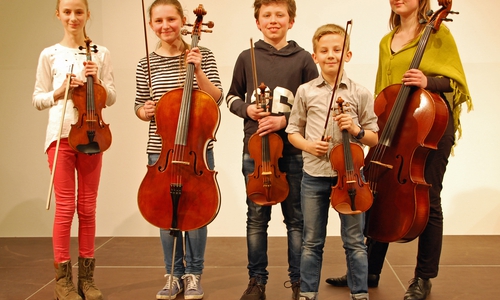 Einige der fünf erfolgreichen Nachwuchsmusiker. Foto: Kreismusikschule Gifhorn