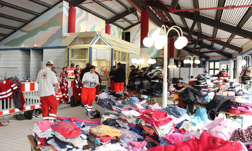 Das DRK ist mit einer kleinen Kleiderkammer in Hahnenklee, um die Flüchtlinge mit Kleidung auszustatten. Foto: Anke Donner