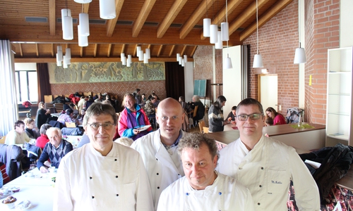Die Chefärzte  Prof. Dr. Heinrich Keck, Matthias Buhles, Dr. Tobias Jüttner und Chefkoch des Klinikums Georg Hujer. Foto: Jan Borner