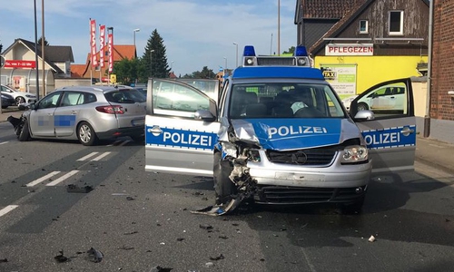 Die beiden Polizisten wurden bei den Unfall verletzt. Fotos/Video: aktuell24/KR