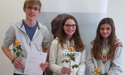 Die drei Debattanten der Großen Schule. Von links: Jonas Spoors (9c), Elisabeth Selle (9a) und Sara Pimenta Lange (9a)