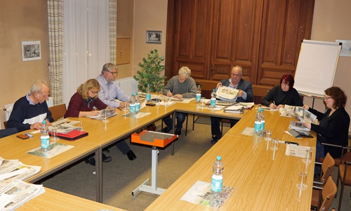 Mitglieder der SPD-Ratsfraktion bei der Auswahl der Monatsthemen. Foto: SPD