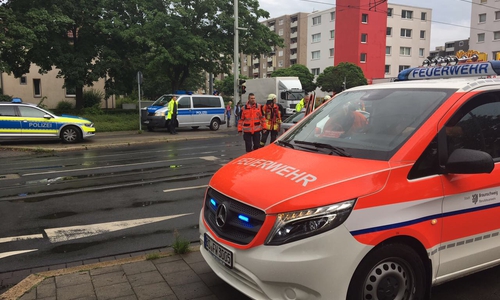 Einsatzkräfte der Feuerwehr, des Rettungsdienstes und der Polizei waren vor Ort. Fotos: aktuell24 (BM)