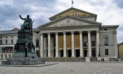 Das Münchner Theater als Beispiel klassizistischer Architektur. Foto: Veranstalter