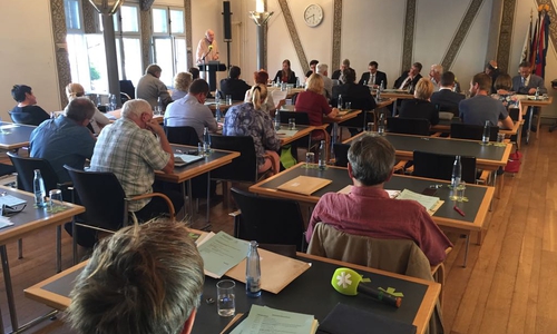 In einer Sondersitzung stimmte der Rat der Stadt noch einmal über die Schlossplatz-Umgestaltung  ab. In der Vorlage hatte sich ein Fehler eingeschlichen. Foto: Visualisierung Büro Mann/Fulda