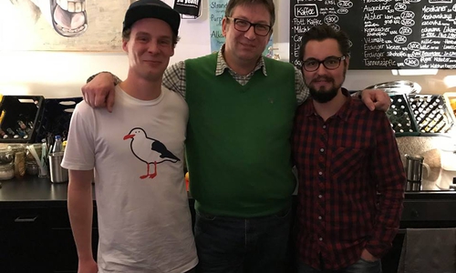 Jonas Kirsch (links) und Andreas Warmbein (rechts) verabschieden sich aus dem "Pferdestall". Foto: Privat.