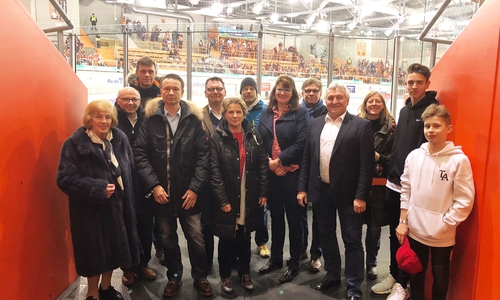 Die Wolfsburger Mittelstands- und Wirtschaftsvereinigung informierte sich bei den Grizzlys Wolfsburg. Foto: Kai Kronschnabel