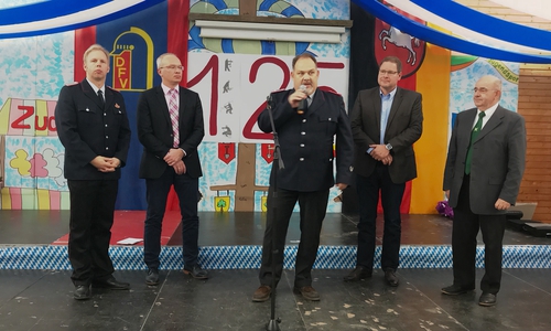 Ortsbrandmeister Dr. Andreas Bock, Samtgemeindebürgermeister Marc Lohmann, stellvertretender Feuerschutzausschussvorsitzender Michael Rechel, Landtagsabgeordneter Marcus Bosse und Bürgermeister Bruno Polzin. Fotos: Peter G. Matzuga