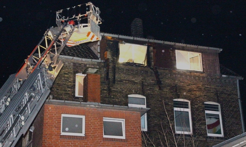 Auch die Drehleiter kam zum Einsatz. Fotos: Rudolf Karliczek