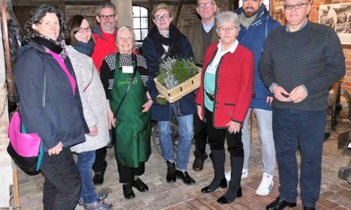 Die Stadtratsfraktion BÜNDNIS 90 / DIE GRÜNEN zeigte sich beeindruckt vom Gärtnermuseum. Anwesend waren während des Besuches (v. l.) Ghalia El Boustami, Elke Schmidt, Stefan Brix, Eva-Maria Heuer, Ulrike Krause, Christian Hogrefe, Elisabeth Schwieger, Sascha Poser und Andreas Meißler. Foto: Henning Kramer 