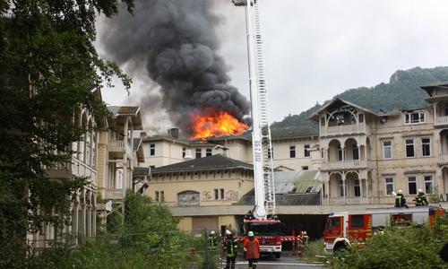 Der Harzburger Hof brennt zum wiederholten Male. Fotos/Video: Anke Donner
Fotos: Feuerwehr Bad Harzburg