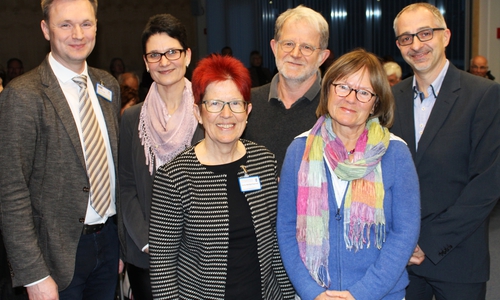 Gestalteten und führten durch den Abend (von links): Dr. Mark Jäger, Michaela Neppert, Dörte Weddige-Degenhardt (Förderverein Klinikum), Dr. Rainer Siebenand, Psychoonkologin Andrea Georgi-Laumert und Prof. Dr. Kinan Rifai. Foto: Städtisches Klinikum
