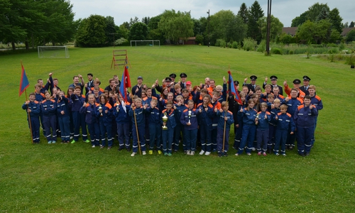 Die Jugendfeuerwehr-Gruppen nach der Siegerehrung. Fotos: Privat