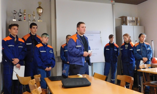 Die Teilnehmer mussten ihre Fertigkeiten unter anderem in den Bereichen Feuerwehrwissen, Technik in der Feuerwehr und im Sport beweisen. Foto: Kreisjugendfeuerwehr
