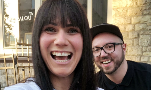 Instagram-Botschafterin Louisa Dellert zusammen mit Marvin von 89.0 RTL. Foto: Sender
