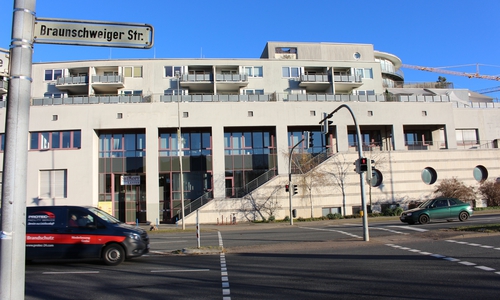 In der Tiefgarage des Südkopfcenters sorgte eine ausgelaufene Batterie für einen Einsatz der Berufsfeuerwehr. Foto: Magdalena Sydow