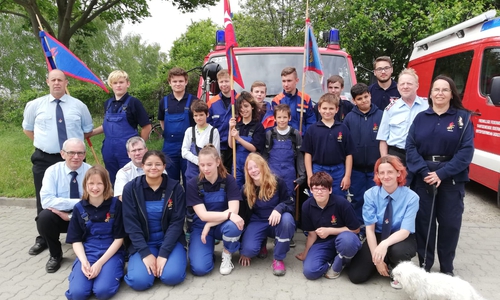 Die Wettkampfgruppe der Jugendfeuerwehr „OhBoDo“ (Ohrum-Bornum-Dorstadt) mit den jeweiligen Betreuern. Die Wettkampfgruppe konnte einen achtungsvollen 3. Platz belegen. Der 1. Platz war lediglich 5 Punkte entfernt. Fotos: Peter G. Matzuga
