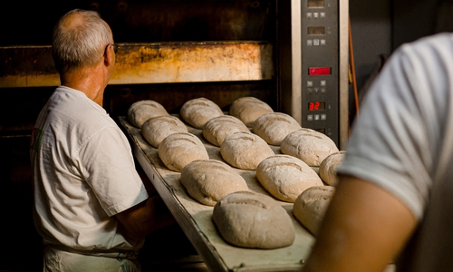 Wer in der Backstube arbeitet,
macht einen harten Job. Zu viele Bäckereien speisen ihre Mitarbeiter trotzdem mit Niedriglöhnen ab, kritisiert die Gewerkschaft NGG.
Foto: NGG