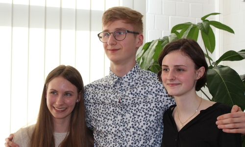 Vorsitzender Philipp Bräuer mit  1. Stellvertreterin Anna-Lena Schwarz (rechts) und 2. Stellvertreterin Anna Hochhäusler. Fotos: Stadt Wolfenbüttel