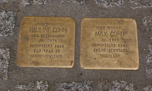 Unter anderem erinnern in der Bahnhofstraße Stolpersteine an die ehemaligen Bewohner des Hauses. Archivbild.