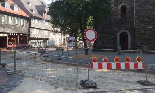 Die Baumaßnahmen an der Fußgängerzone gehen voran und sollen zum Ende des Jahres abgeschlossen sein. Foto: Anke Donner 