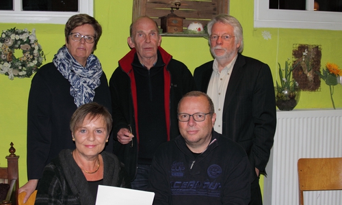 Vorn:     Gruppensprecher Birgit Pieper-Günter und Carsten Marowsky-Brée
Hinten:   Heidi Petersen, Werner Mühlenberg, Heinrich Füchtjohann. Foto: Privat