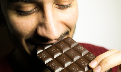 Schokolade geht immer, auch im Job. Denn lecker kann man lernen – zum Beispiel als Auszubildender zum Süßwarentechnologen. Foto: NGG
