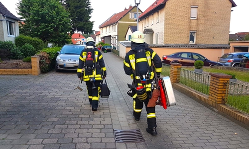Die Einsatzkräfte im Rotheweg. Foto: Stadtfeuerwehr Wolfenbüttel
