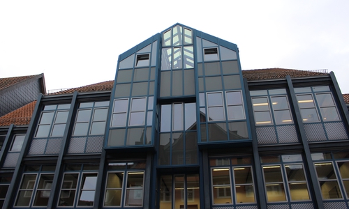 Nigeria - wo Menschenrechte mit Füßen getreten werden
oder im Öl versinken!" heißt der Vortrag, der am 22. Februar in der Volkshochschule Wolfenbüttel stattfindet. Foto: Max Förster